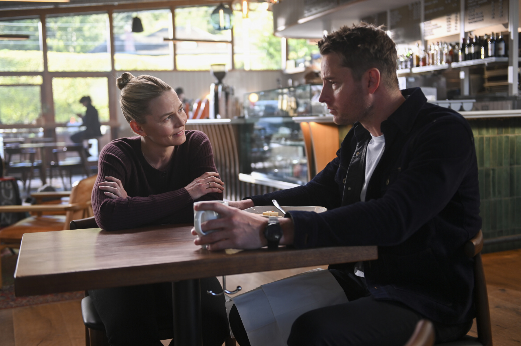 Jennifer Morrison and Justin Hartley in Tracker (2024)