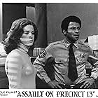 Austin Stoker and Laurie Zimmer in Assault on Precinct 13 (1976)