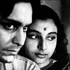 Soumitra Chatterjee and Sharmila Tagore in The World of Apu (1959)