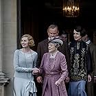 Elizabeth McGovern, Maggie Smith, Hugh Bonneville, Allen Leech, and Laura Carmichael in Downton Abbey (2019)