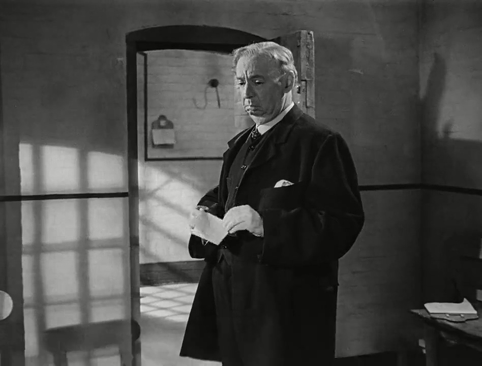 Miles Malleson in Kind Hearts and Coronets (1949)
