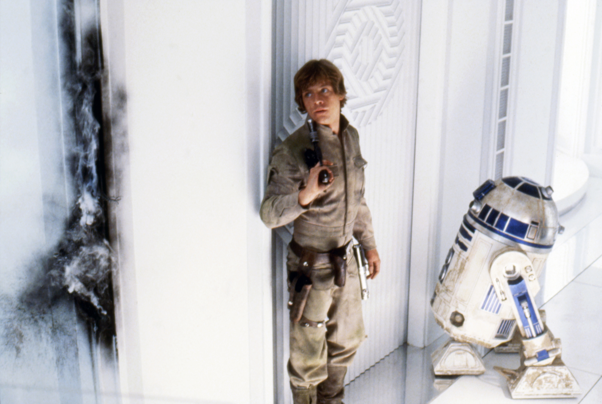 Mark Hamill and Kenny Baker in Star Wars: Episode V - The Empire Strikes Back (1980)