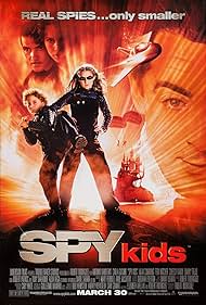 Antonio Banderas, Alan Cumming, Carla Gugino, Daryl Sabara, and Alexa PenaVega in Spy Kids (2001)