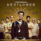 Ashish Vidyarthi, Ashwin Kaushal, Ranvir Shorey, Simran Nerurkar, Sunil Grover, Girish Kulkarni, Shonali Nagrani, and Mukul Chadda in Sunflower (2021)