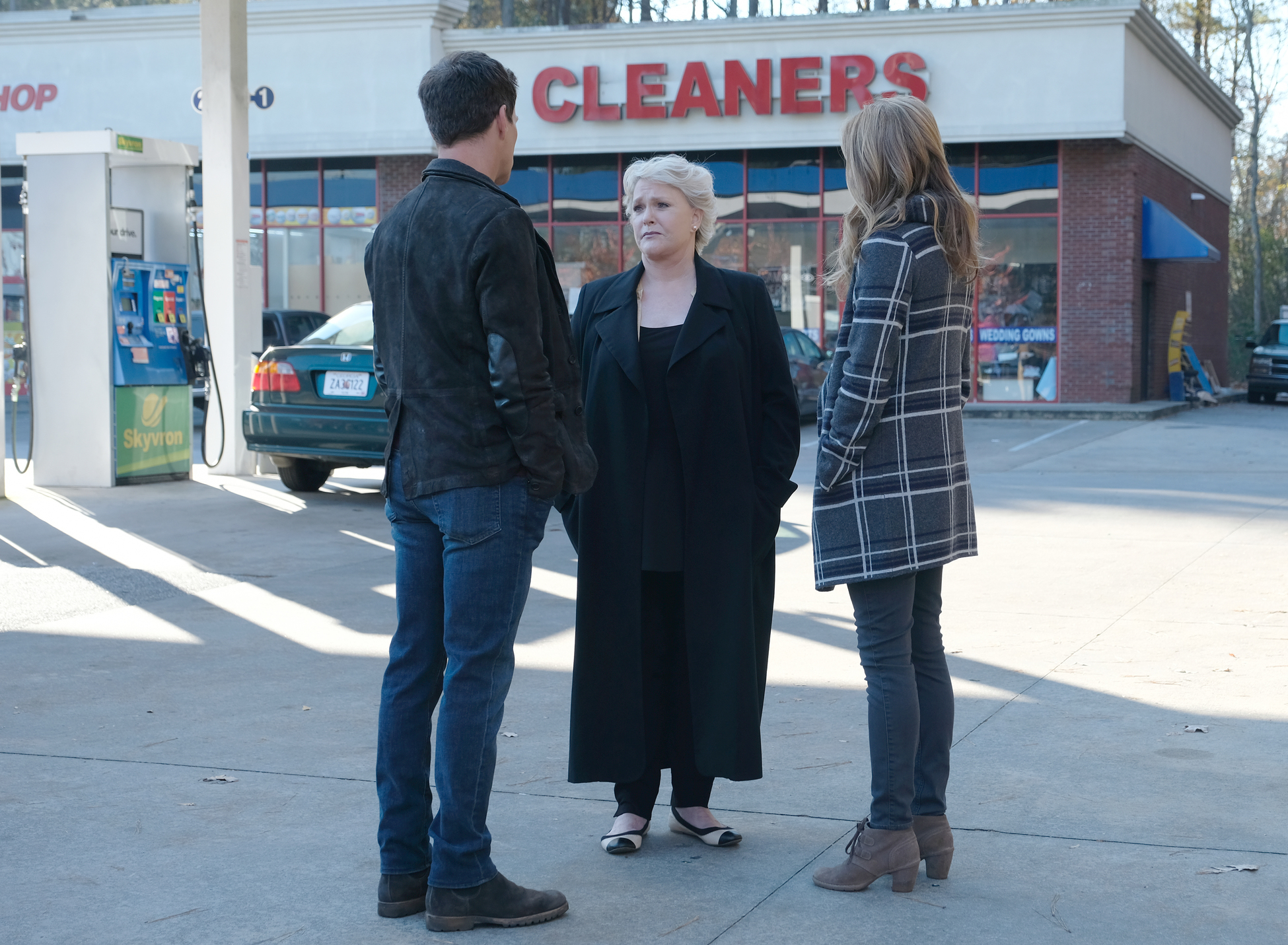 Sharon Gless, Amy Acker, and Stephen Moyer in The Gifted (2017)