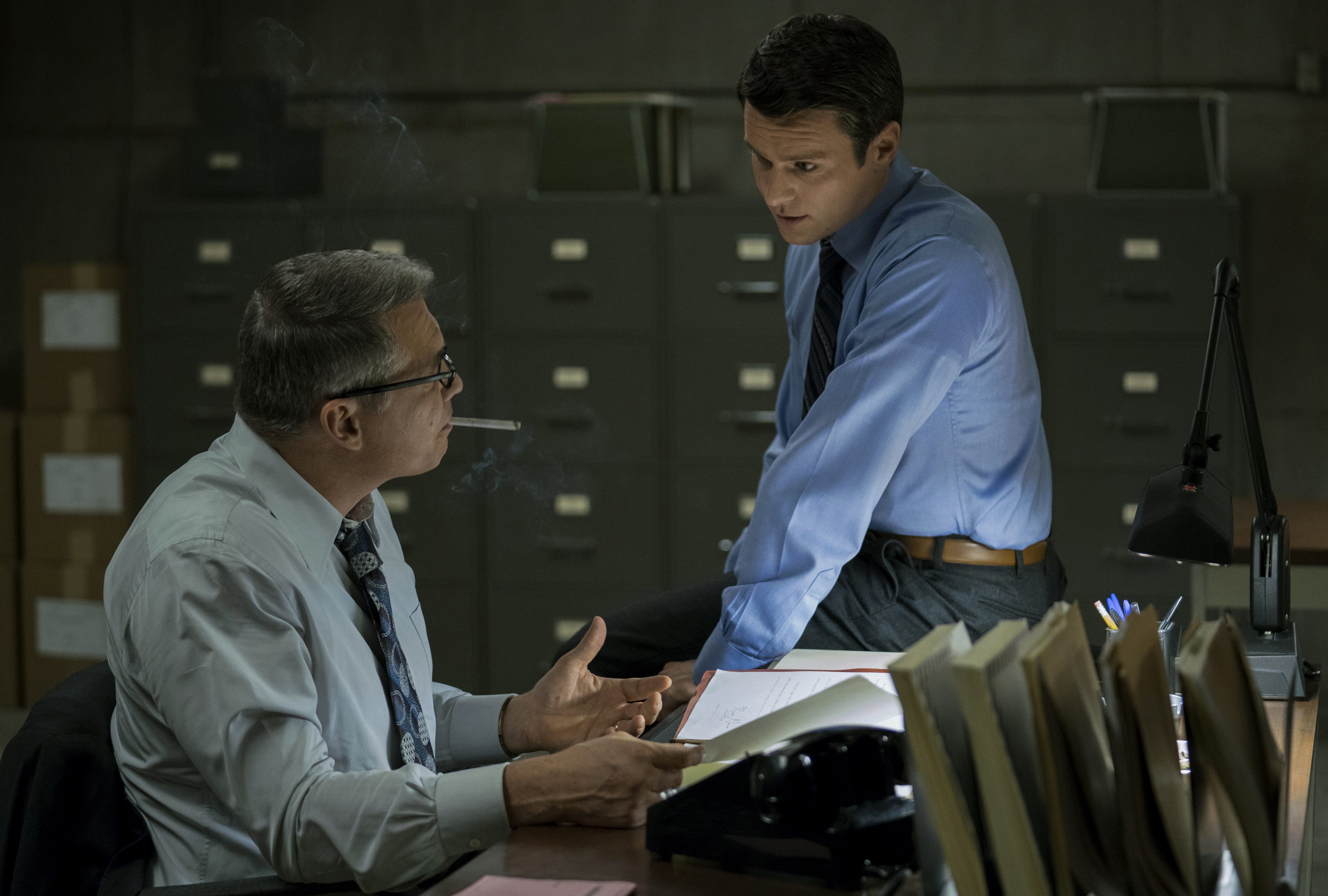 Holt McCallany and Jonathan Groff in Mindhunter (2017)
