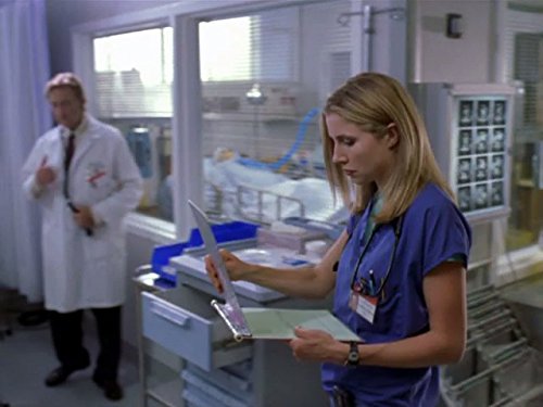Sarah Chalke and Ken Jenkins in Scrubs (2001)
