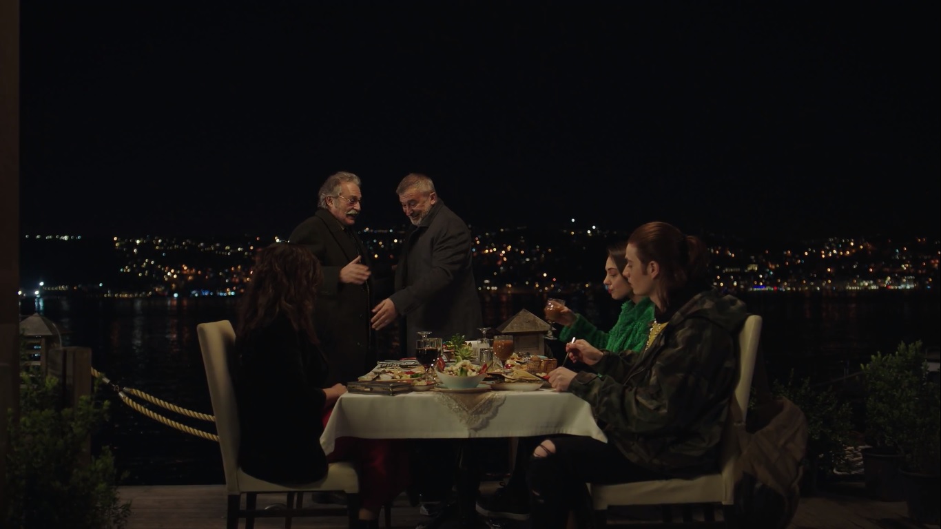 Haluk Bilginer, Hüseyin Avni Danyal, Sebnem Bozoklu, Recep Usta, and Rabia Soytürk in Persona (2018)