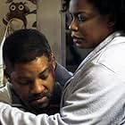 Will Smith and Aunjanue Ellis-Taylor in King Richard (2021)