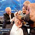 Steve Austin, Vince McMahon, Donald Trump, and Bobby Lashley in WrestleMania 23 (2007)