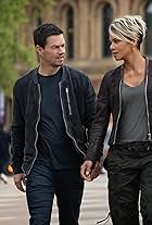 Mark Wahlberg and Halle Berry in The Union (2024)