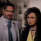Tim Reid and Daphne Reid in Snoops (1989)