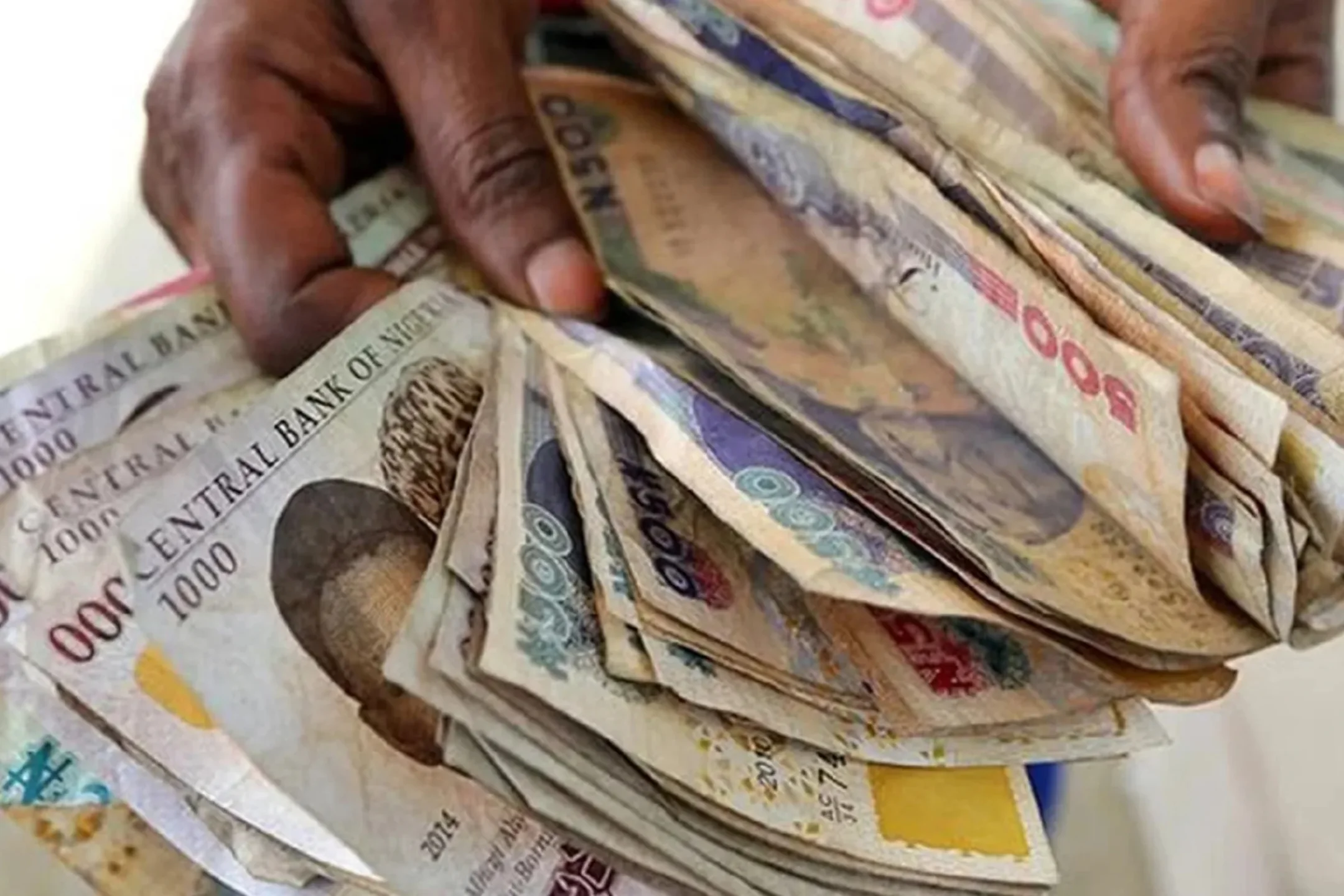 Naira’s Week Ends with Further Depreciation Against Dollar