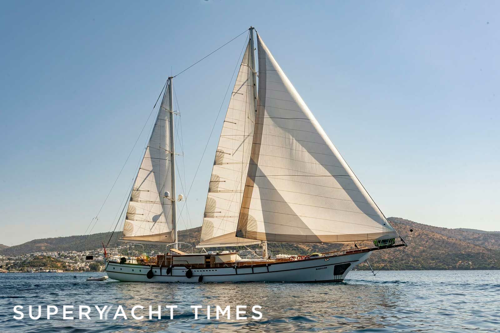 Babylon yacht sailing